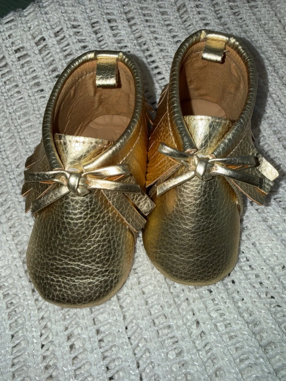 Old Navy 💛💛 Gold Toddler Moccasins 💛💛 w/ Bow - 12-18 months